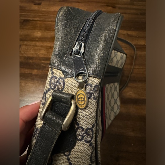 Vintage Gucci Crossbody - Picture 5 of 10